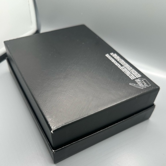 Prada Black Box - Picture 11 of 13